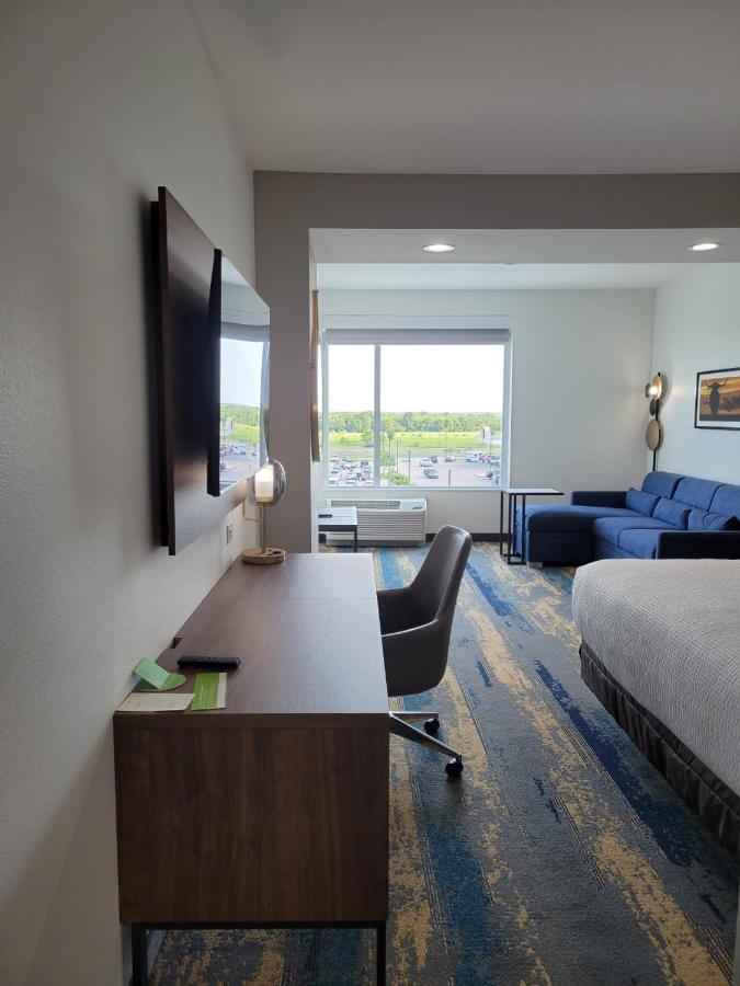 La Quinta Inn & Suites By Wyndham Terrell Extérieur photo