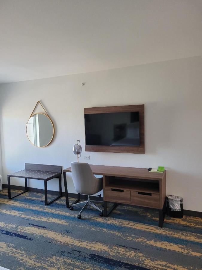 La Quinta Inn & Suites By Wyndham Terrell Extérieur photo