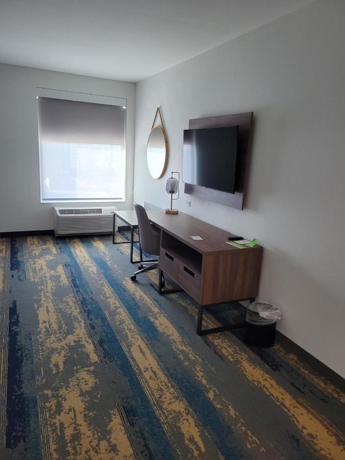 La Quinta Inn & Suites By Wyndham Terrell Extérieur photo