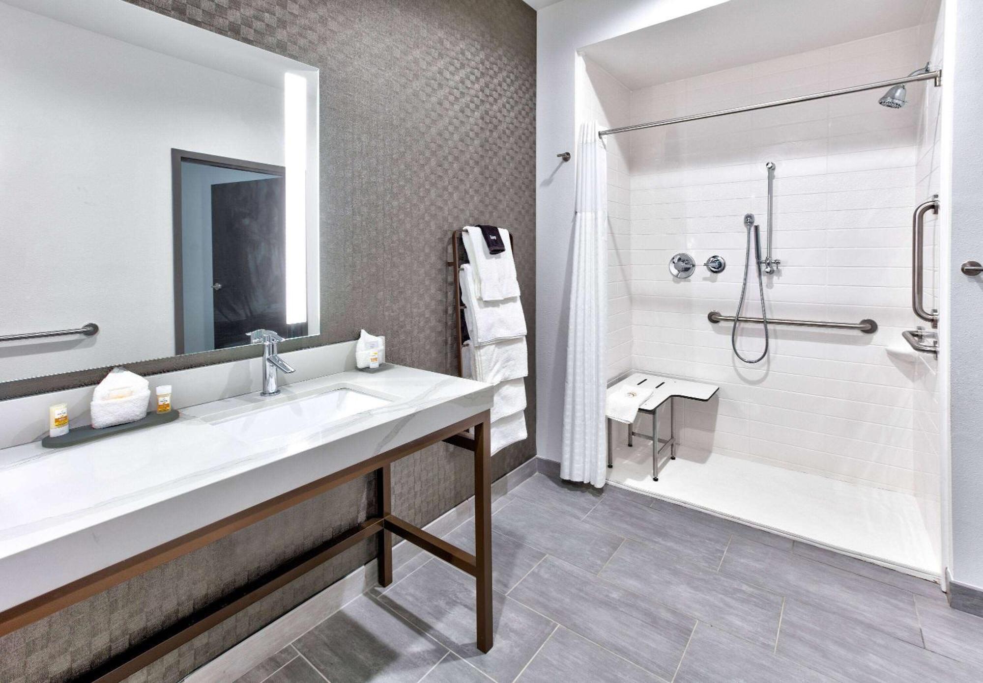 La Quinta Inn & Suites By Wyndham Terrell Extérieur photo