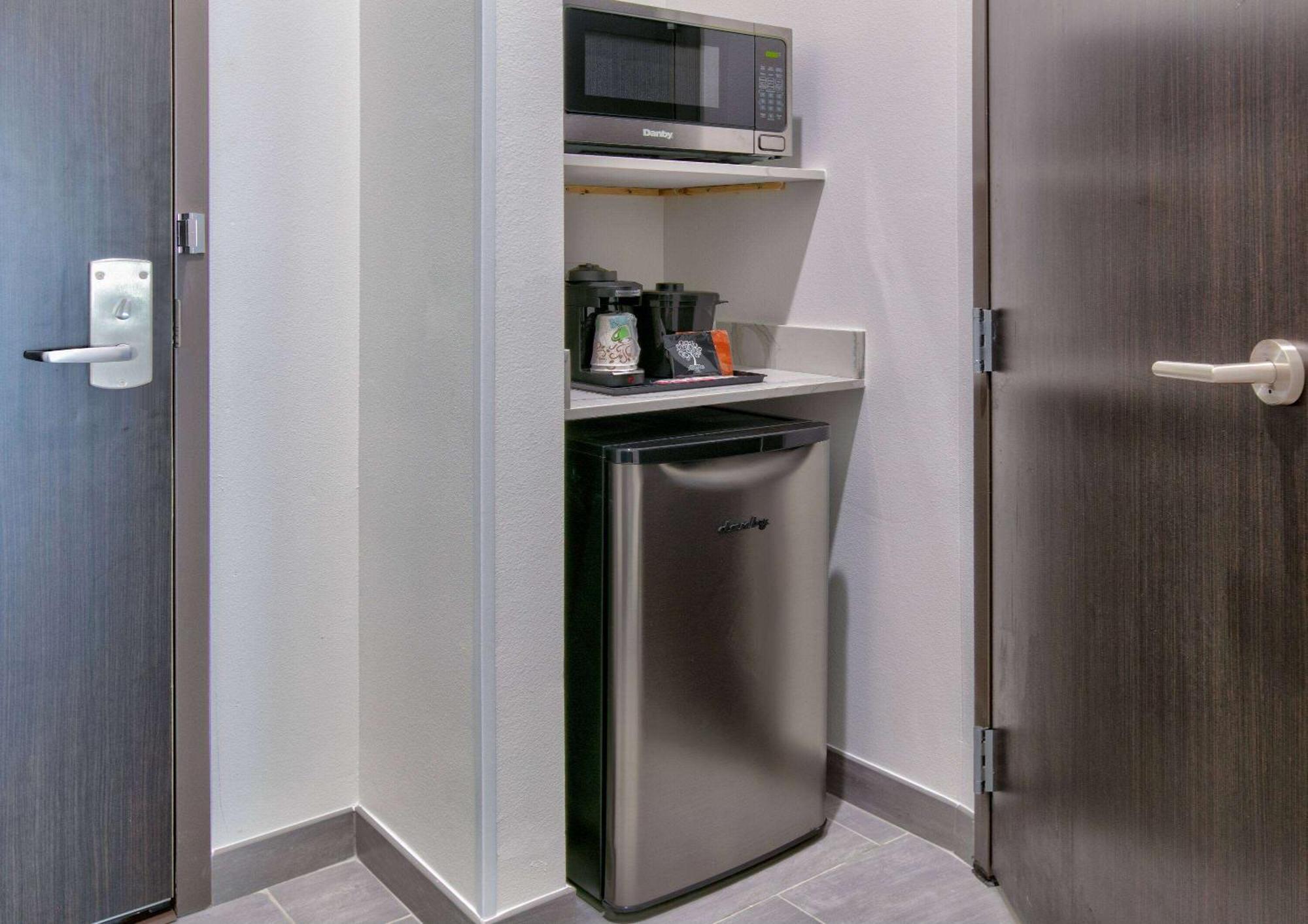 La Quinta Inn & Suites By Wyndham Terrell Extérieur photo